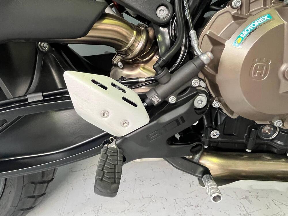 Husqvarna Svartpilen 801 L (2025 - 26) (9)