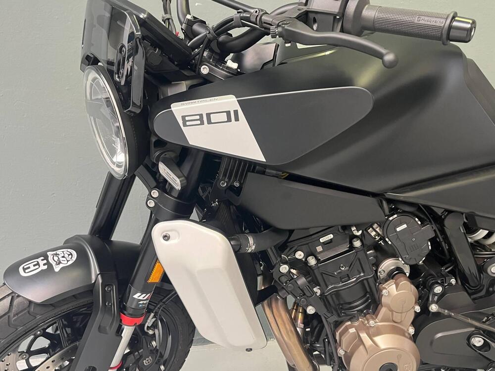 Husqvarna Svartpilen 801 L (2025 - 26) (7)