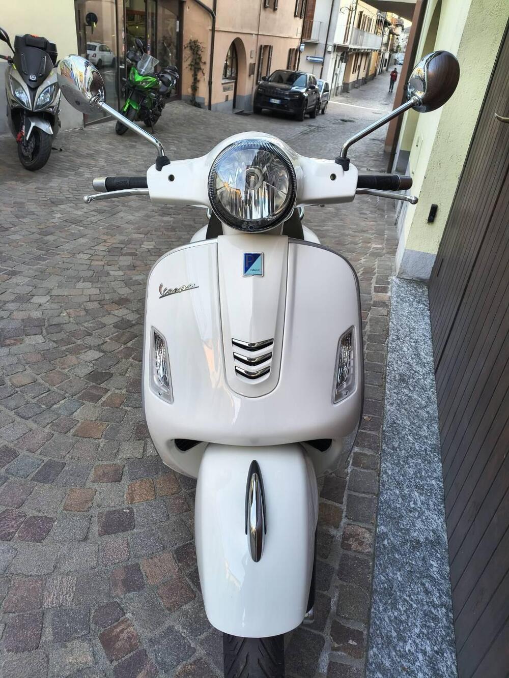 Vespa GTS 300 Super Hpe (2018 - 19) (3)