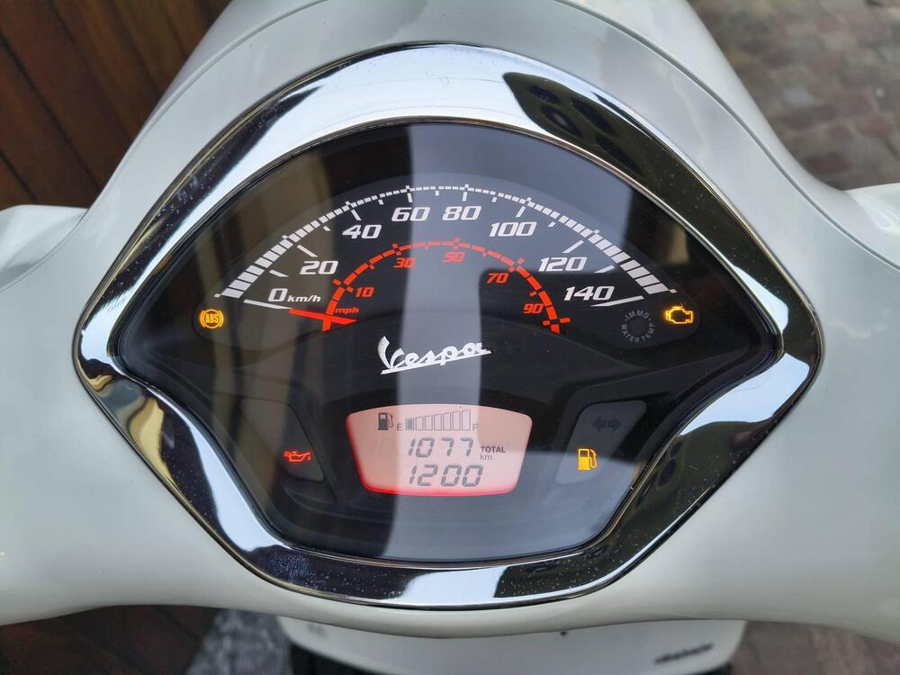 Vespa GTS 300 Super Hpe (2018 - 19) (4)