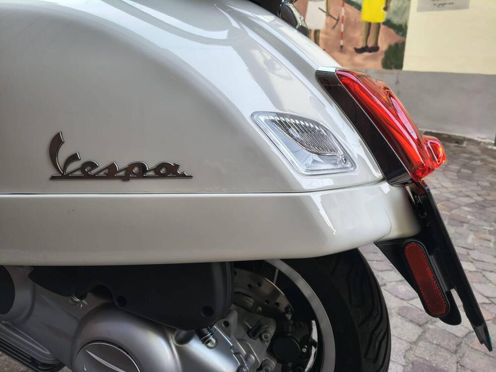 Vespa GTS 300 Super Hpe (2018 - 19) (5)