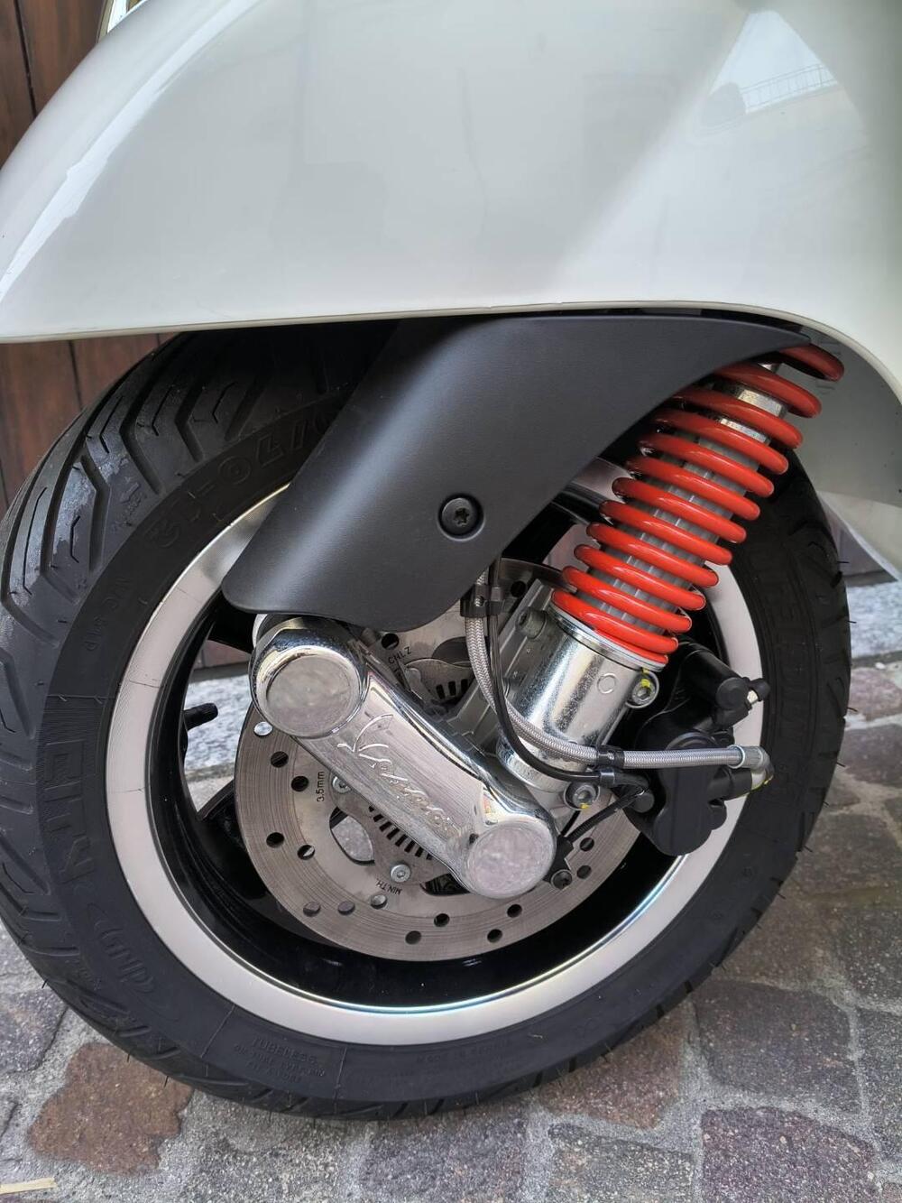 Vespa GTS 300 Super Hpe (2018 - 19) (9)