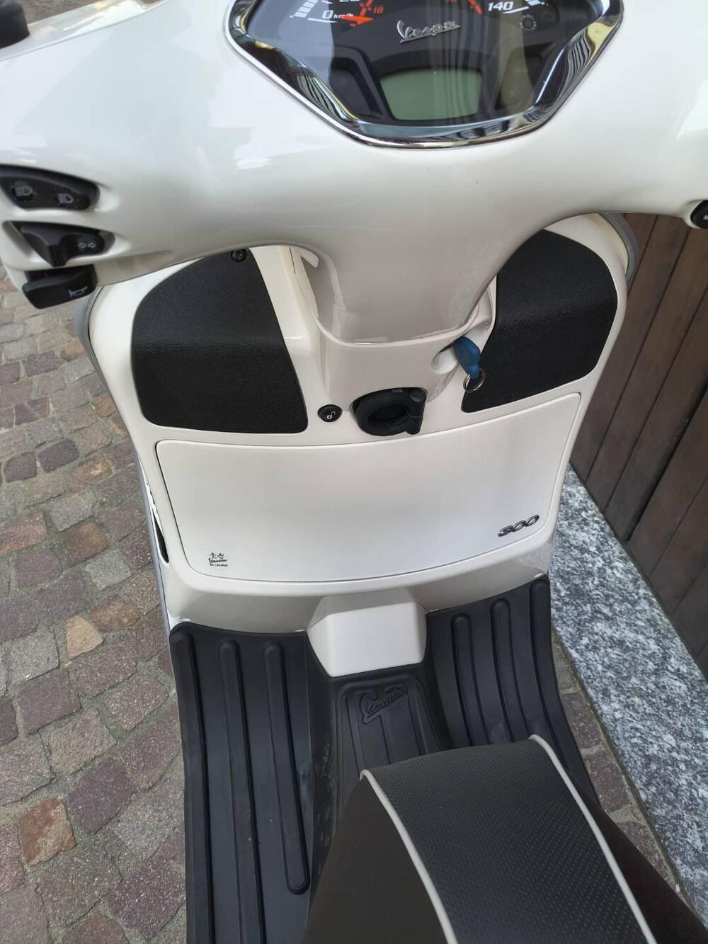 Vespa GTS 300 Super Hpe (2018 - 19) (11)