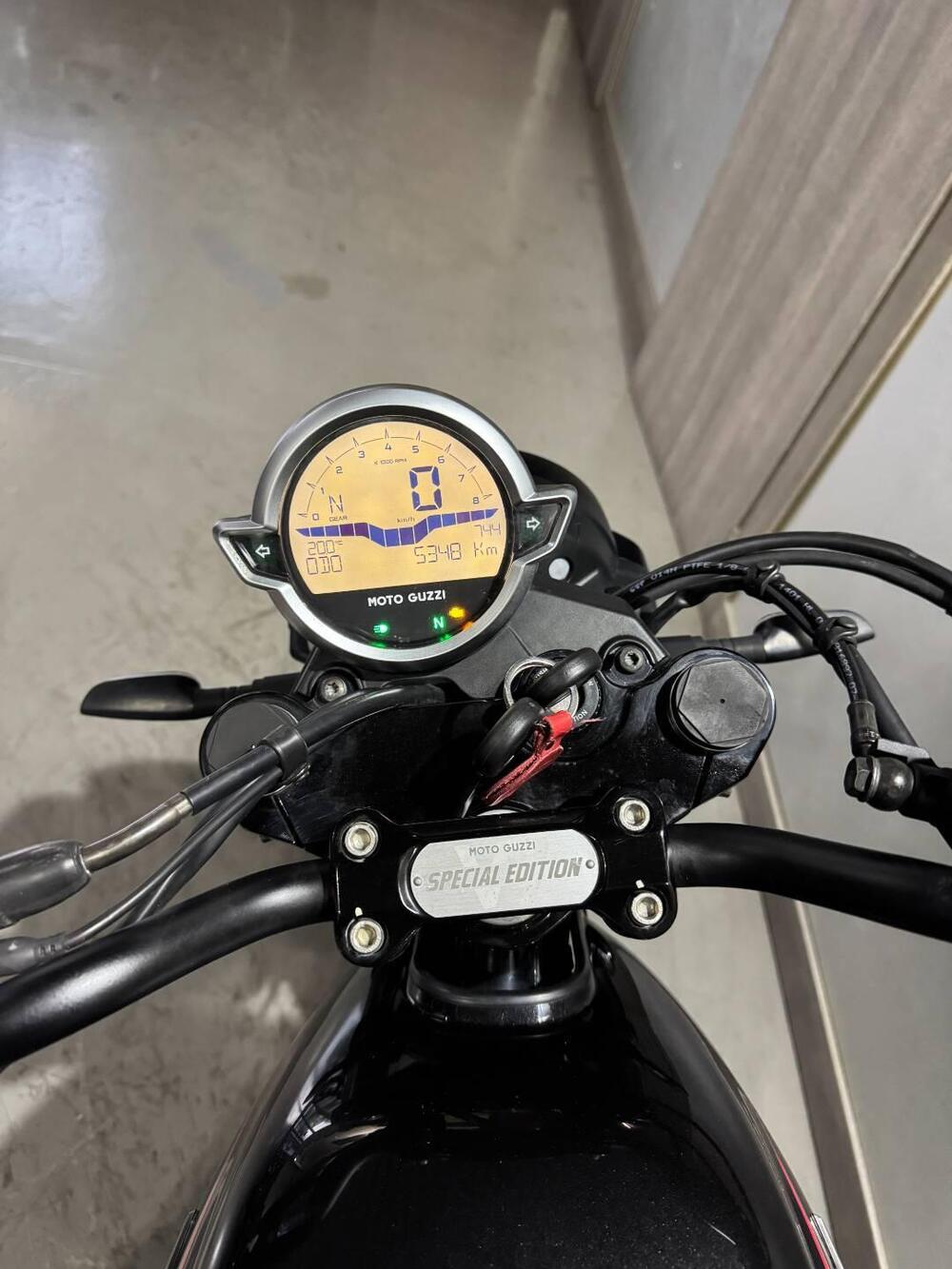 Moto Guzzi V7 Stone Special Edition (2022 - 25) (3)