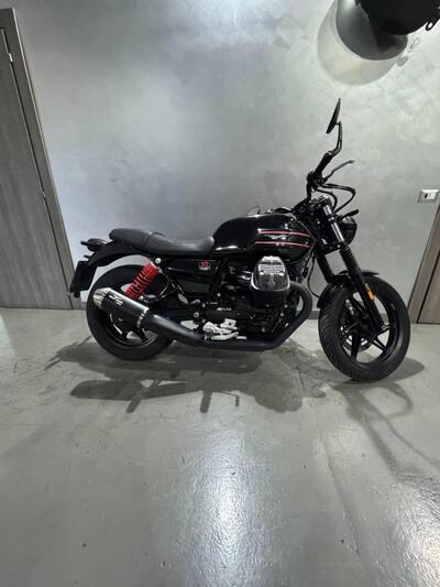 Moto Guzzi V7 Stone Special Edition (2022 - 25) usata