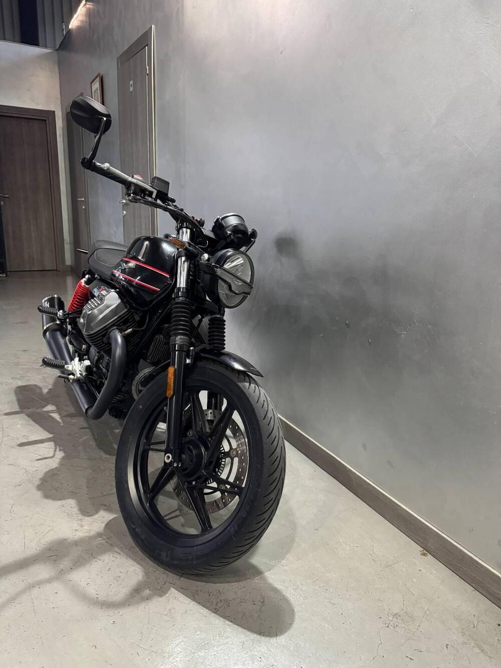 Moto Guzzi V7 Stone Special Edition (2022 - 25) (5)