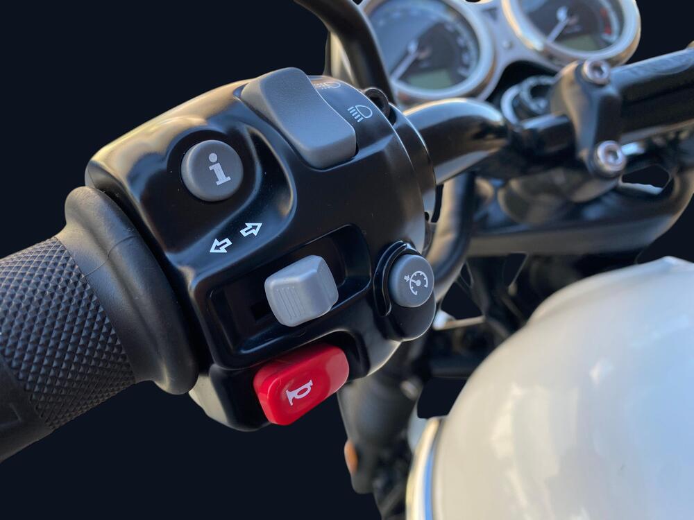 Triumph Bonneville T120 Black DGR Limited Edition (2023) (9)