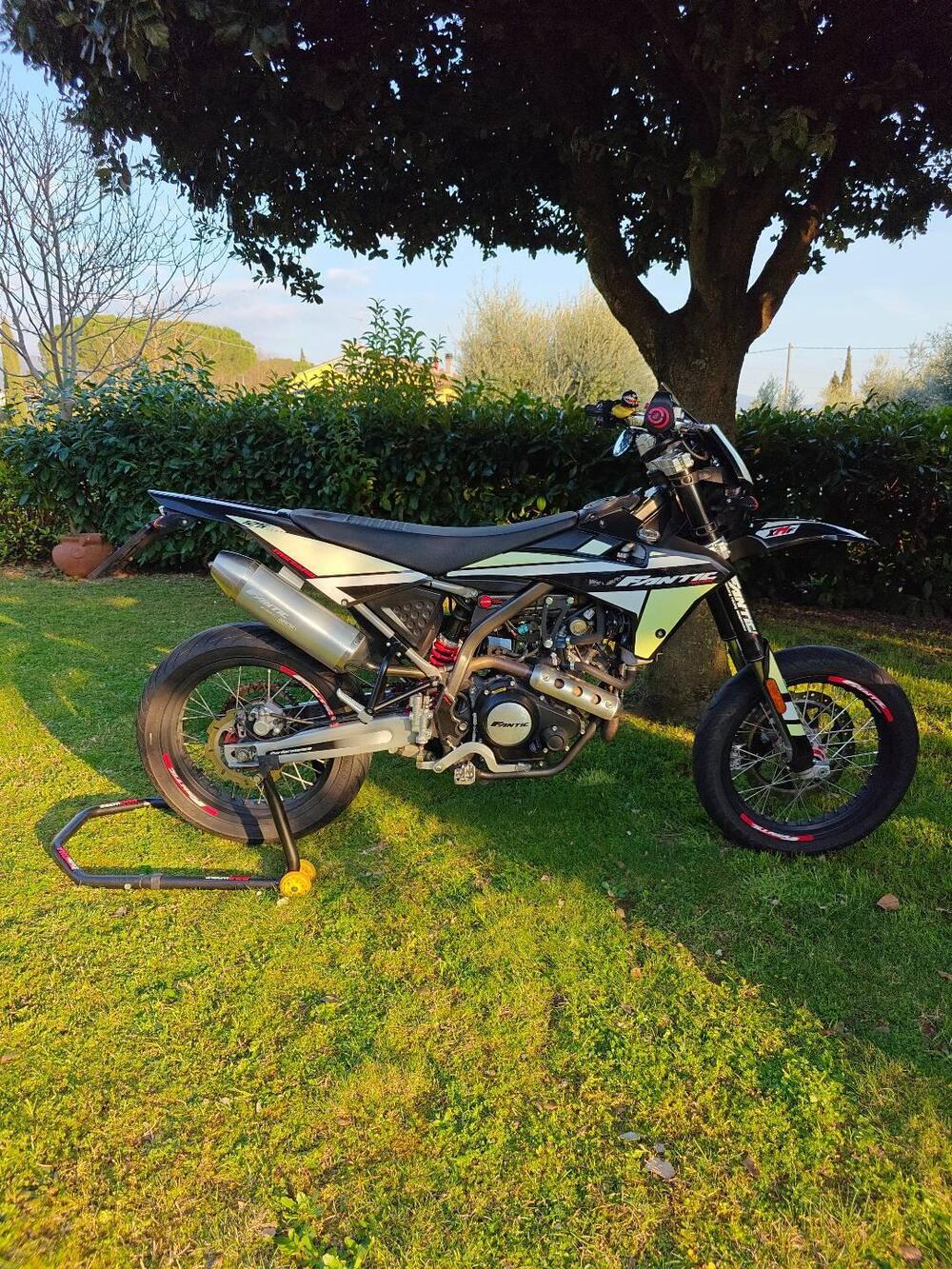 Fantic Motor XMF 125 Motard Performance 4t (2021 - 22) (3)