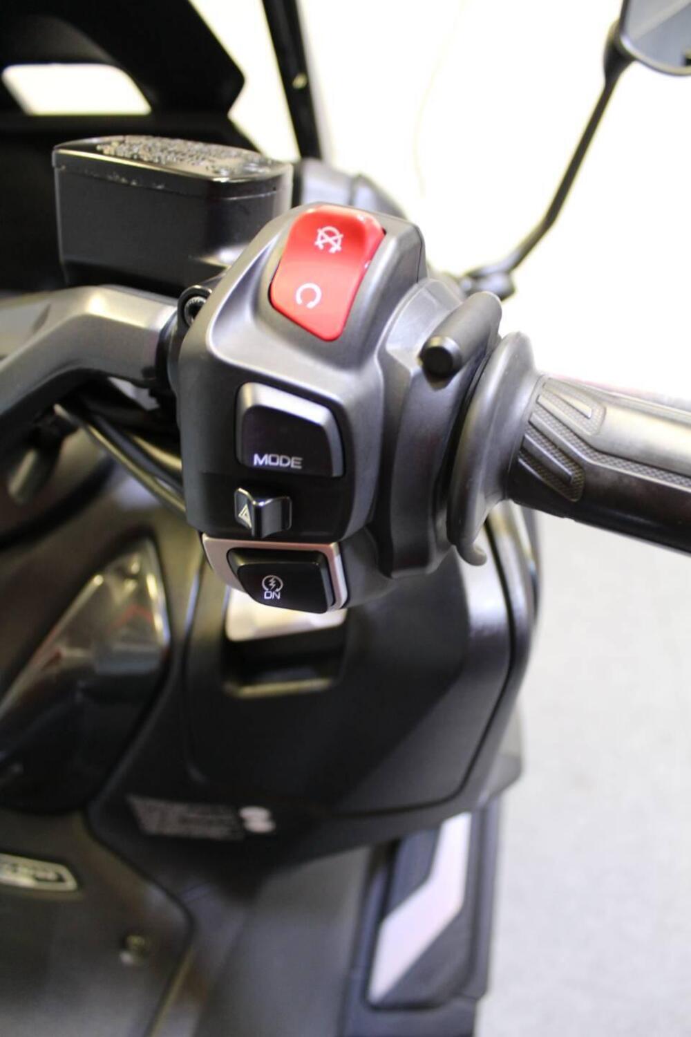 Yamaha T-Max 560 Tech Max (2022 - 24) (12)