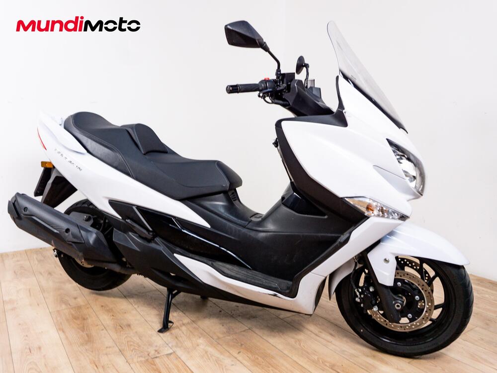 Suzuki Burgman 400 (2022 - 24) (2)