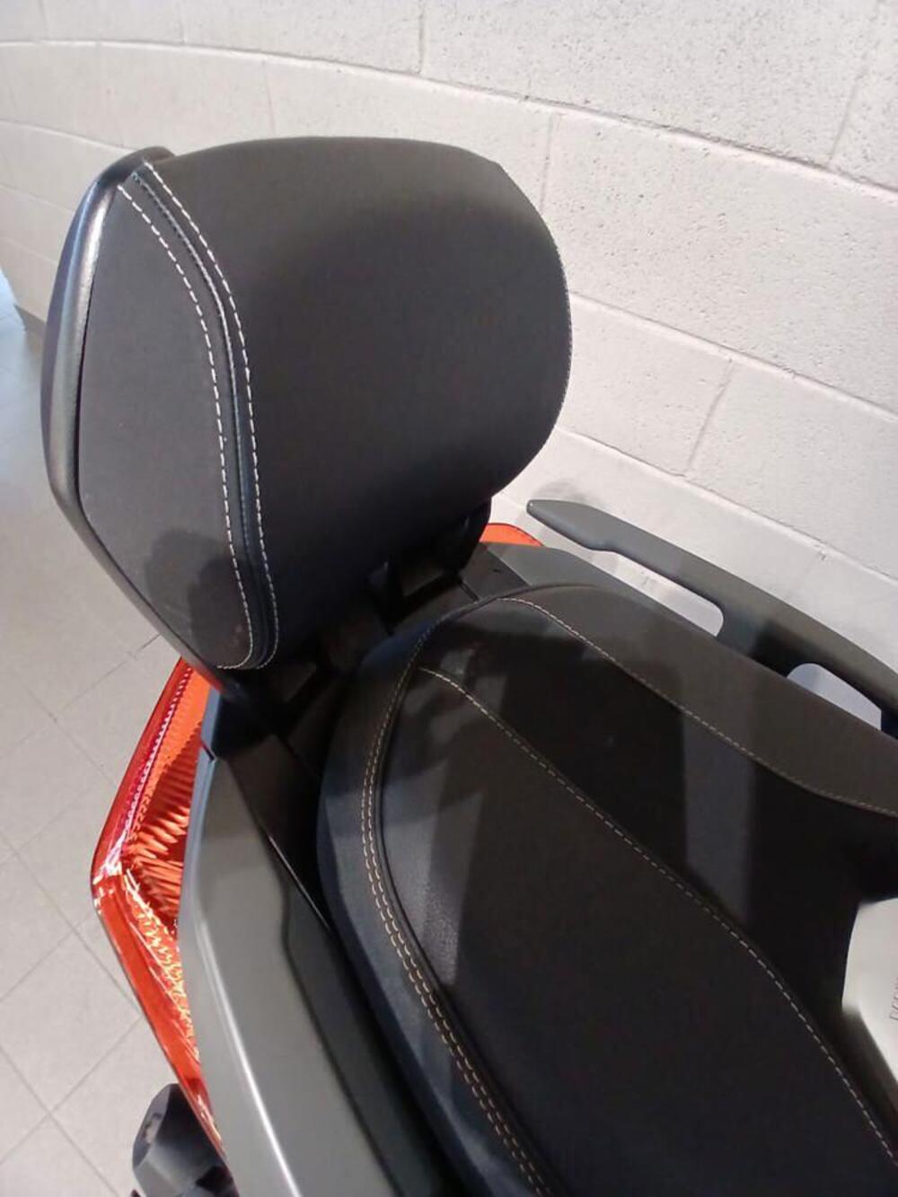 Yamaha X-Max 300 Tech Max (2021 - 24) (10)