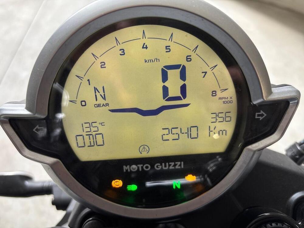 Moto Guzzi V7 850 Stone Special Abs (2021) (8)