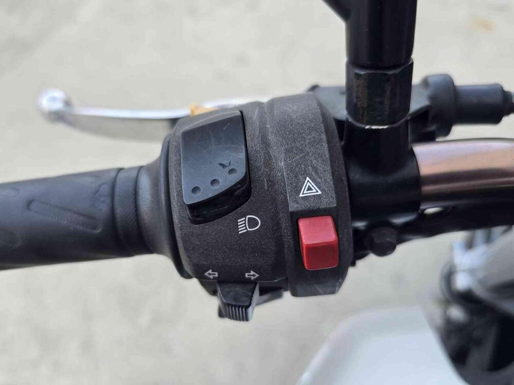 Suzuki GSR 600 (2006 - 11) (10)