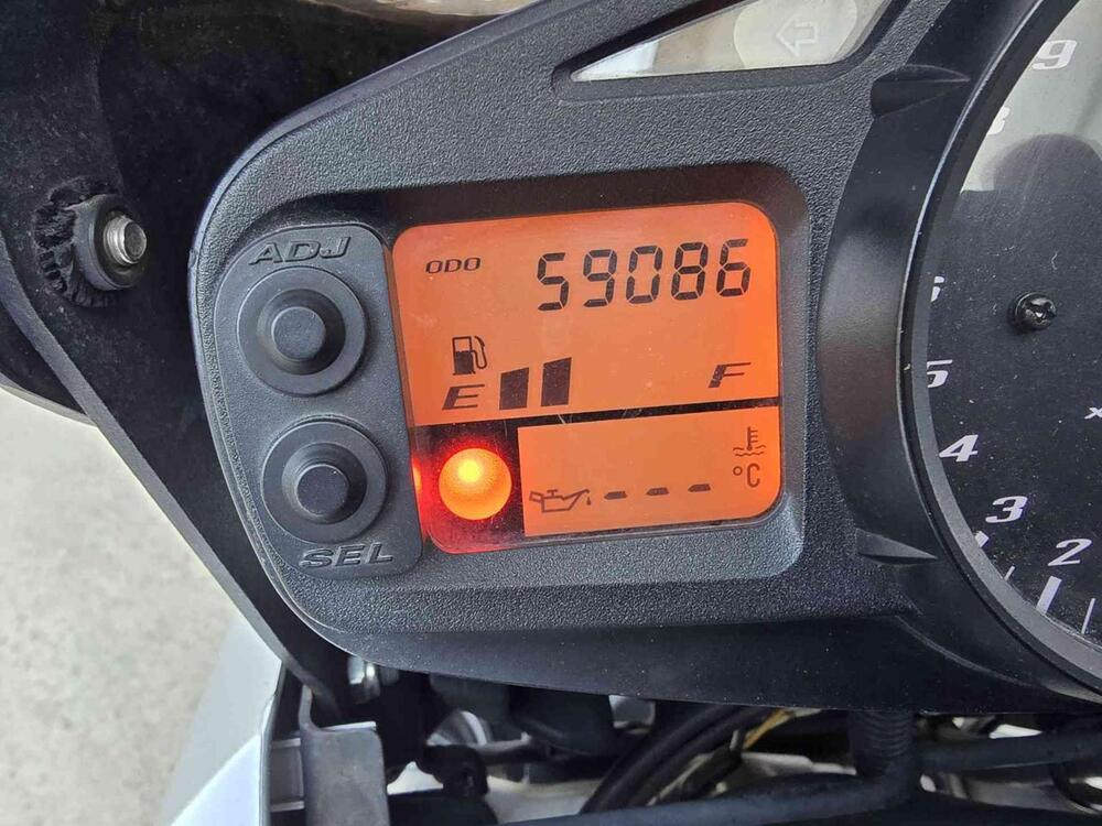 Suzuki GSR 600 (2006 - 11) (16)