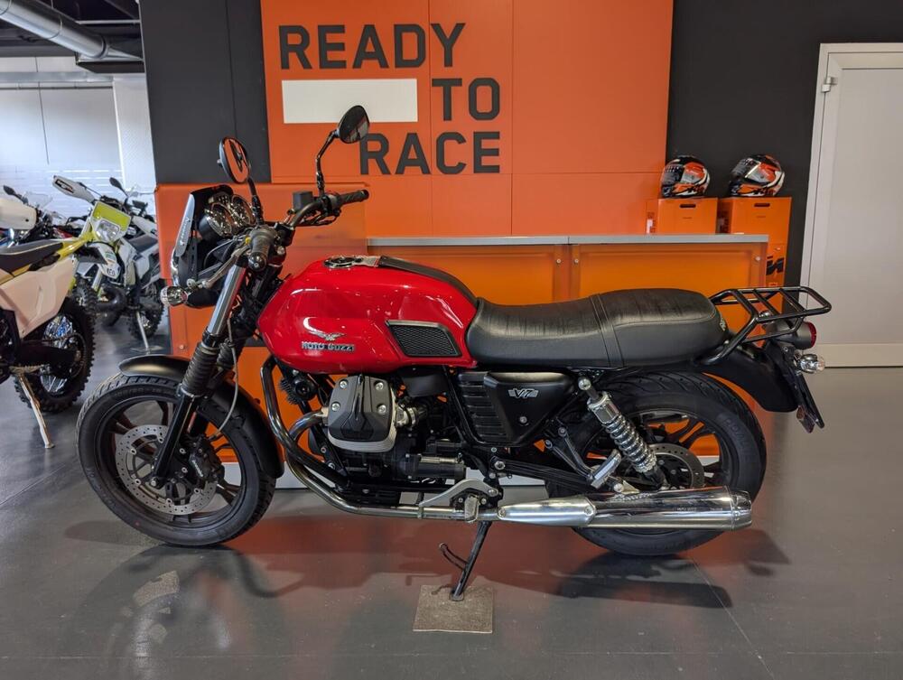 Moto Guzzi V7 Stone (2012 - 15) (2)