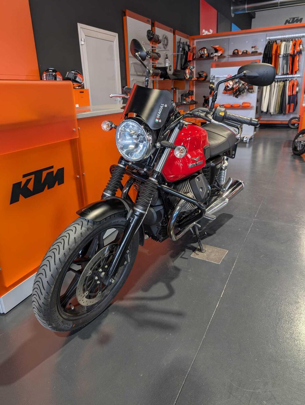 Moto Guzzi V7 Stone (2012 - 15) (3)