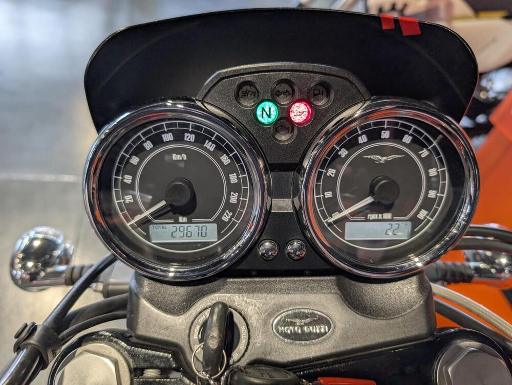 Moto Guzzi V7 Stone (2012 - 15) (4)