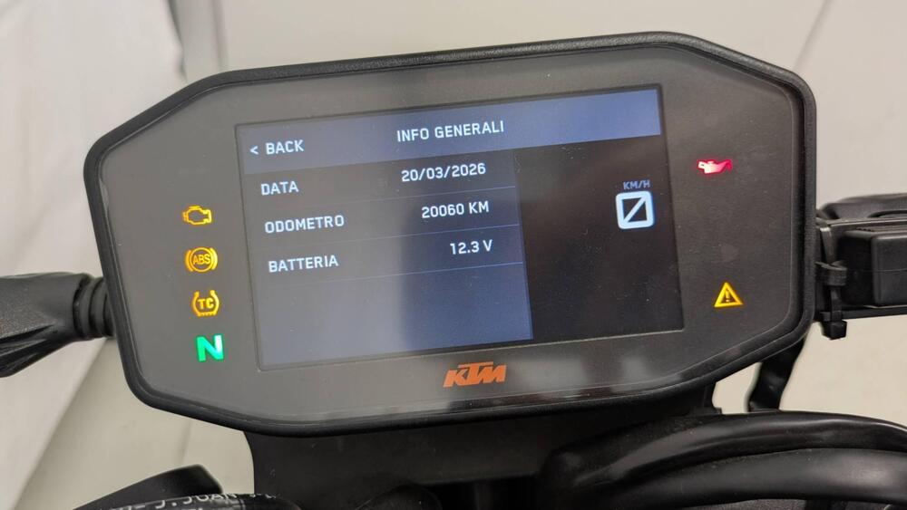 KTM 890 Duke R (2021) (5)