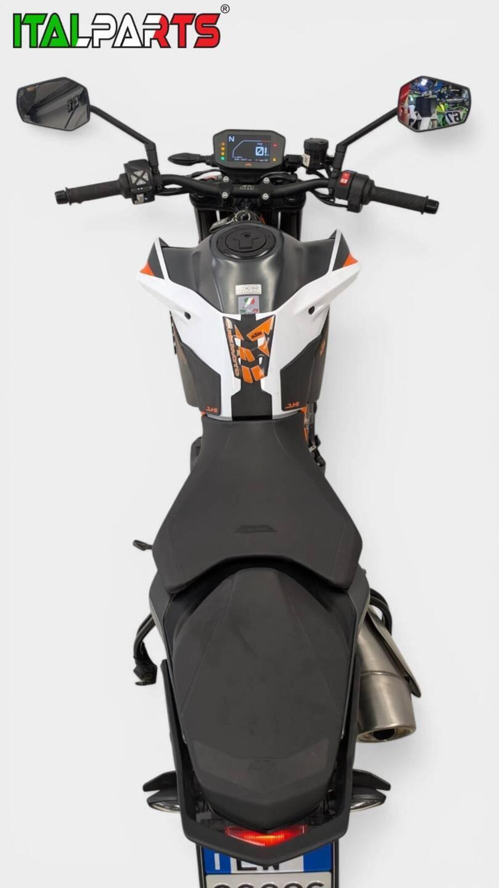 KTM 890 Duke R (2021) (4)