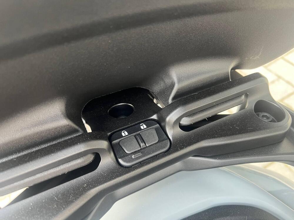 Yamaha T-Max 560 Tech Max (2025 - 26) (3)