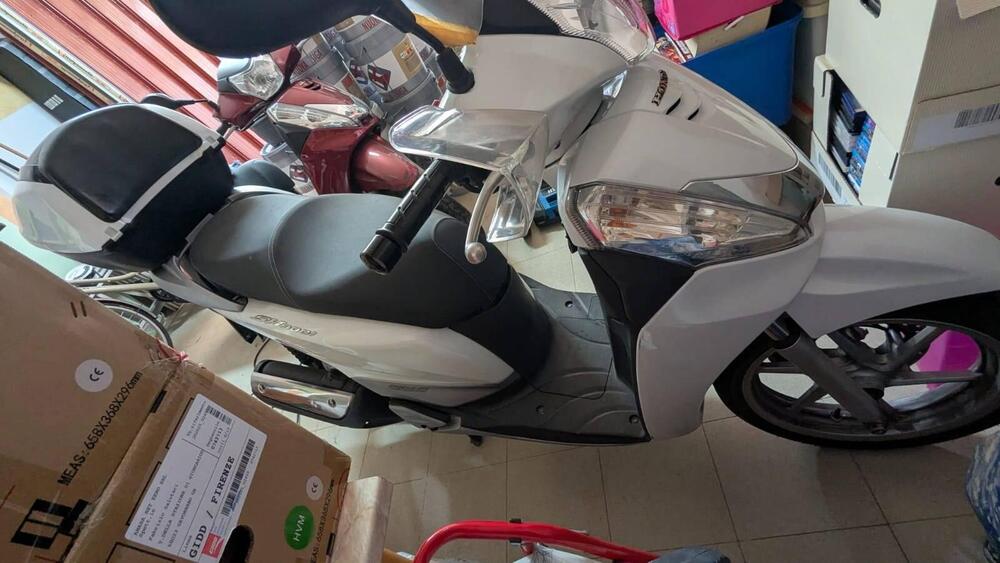 Honda SH 300 i ABS (2013 - 14) (2)