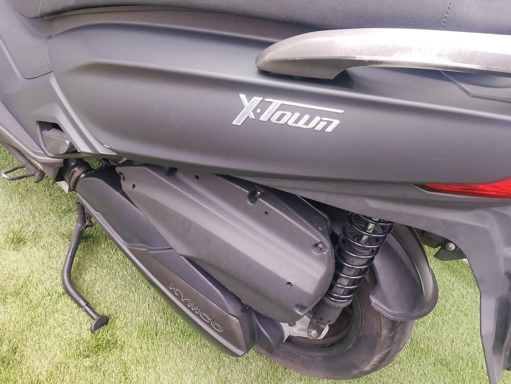 Kymco X-Town 300i ABS (2016 - 20) (9)