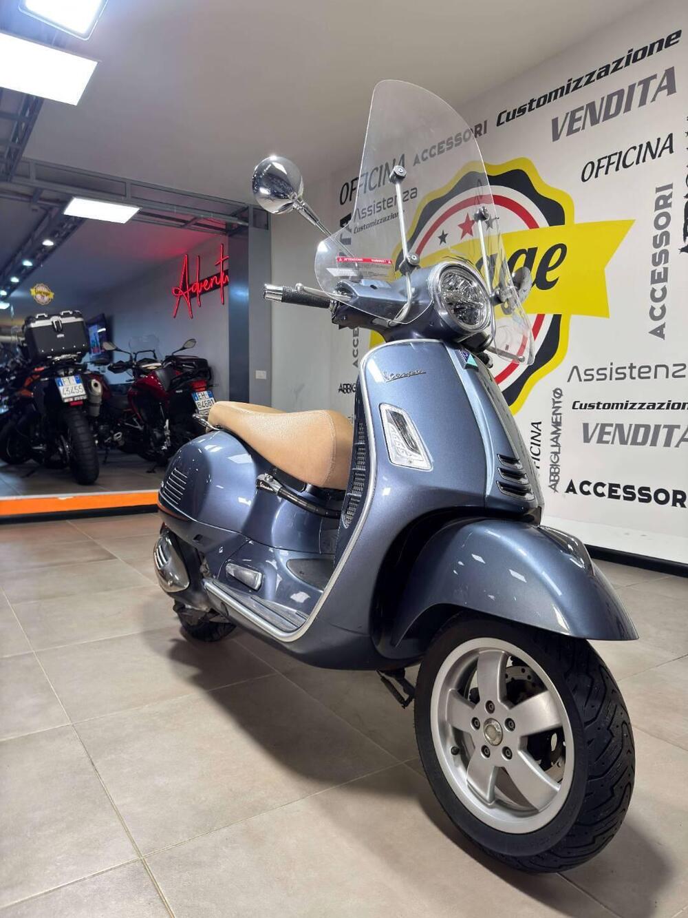 Vespa GTS 300 Hpe (2019) (2)