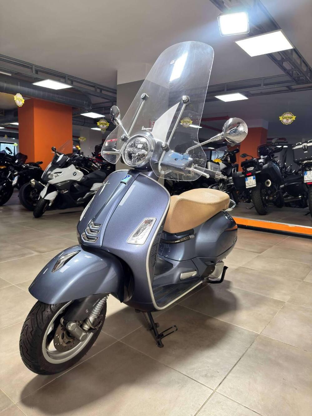 Vespa GTS 300 Hpe (2019) (3)
