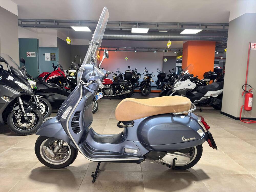 Vespa GTS 300 Hpe (2019) (4)