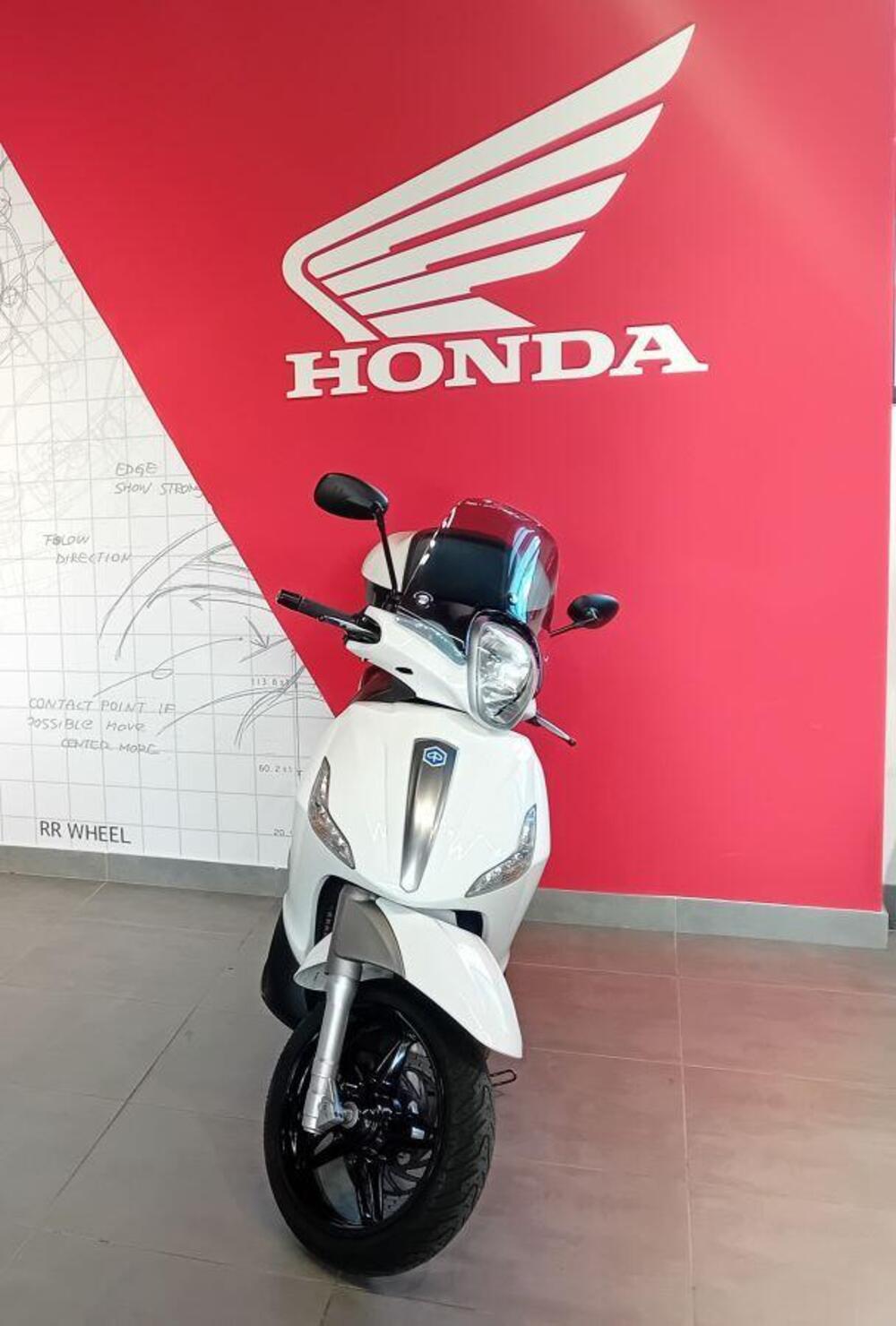 Piaggio Beverly 350 SportTouring ie ABS (2011 - 17) (3)