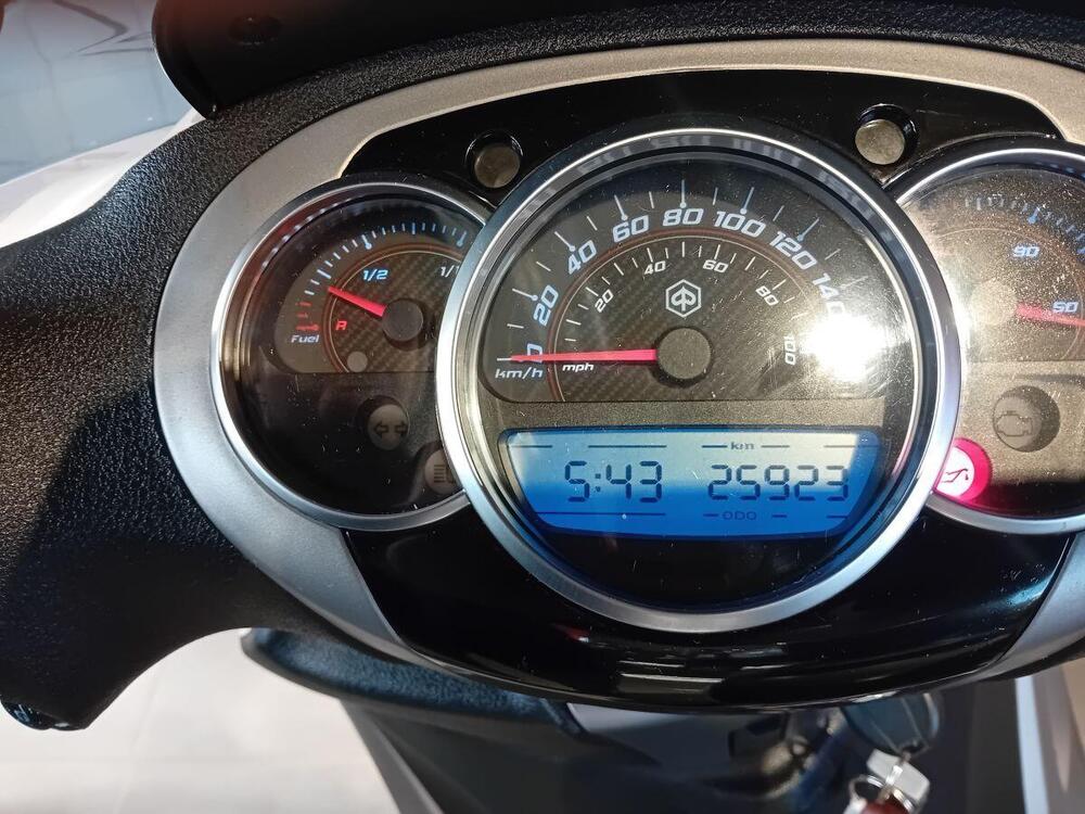 Piaggio Beverly 350 SportTouring ie ABS (2011 - 17) (4)