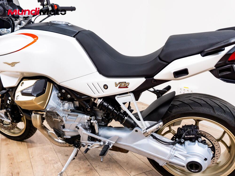 Moto Guzzi V100 Mandello (2022 - 24) (10)