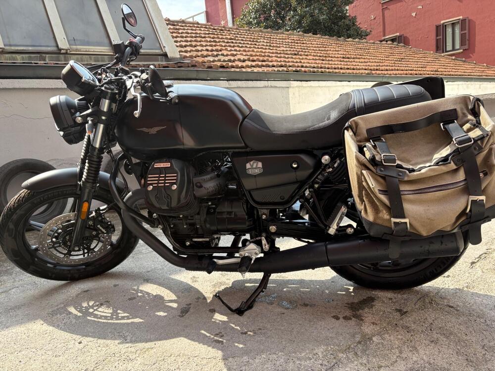 Moto Guzzi V7 Stone (2021 - 24)