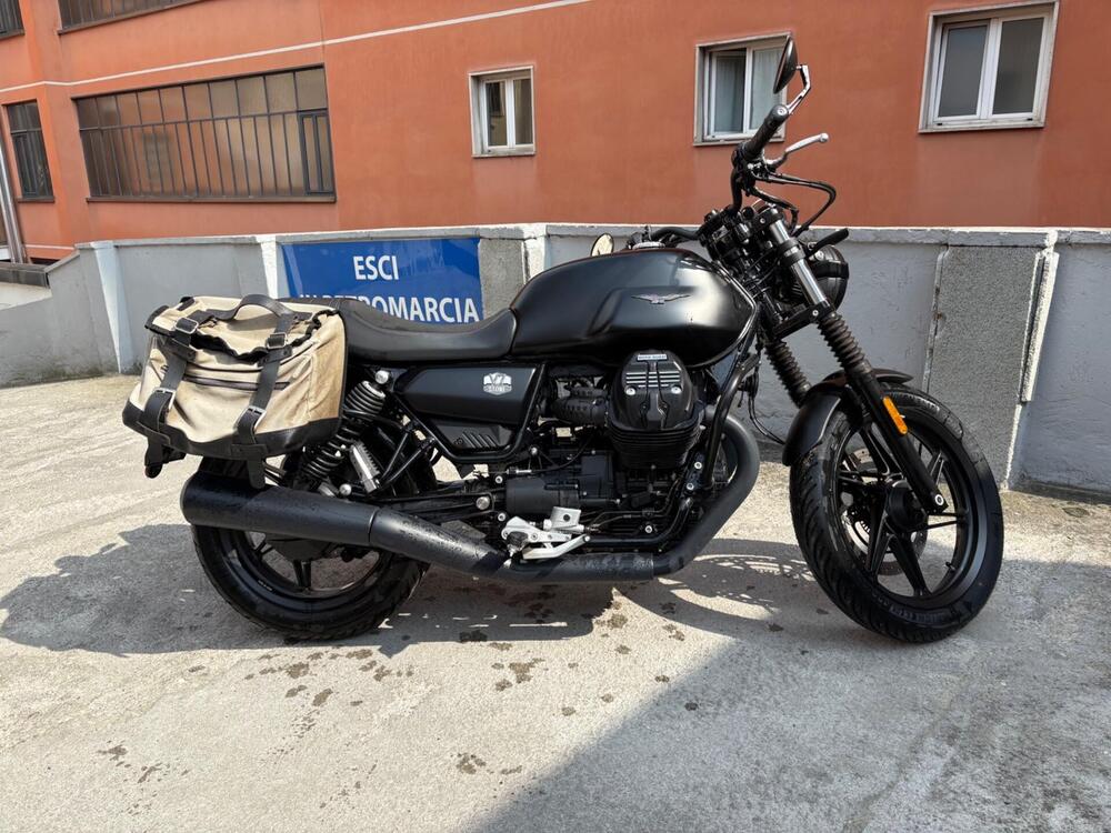 Moto Guzzi V7 Stone (2021 - 24) (3)