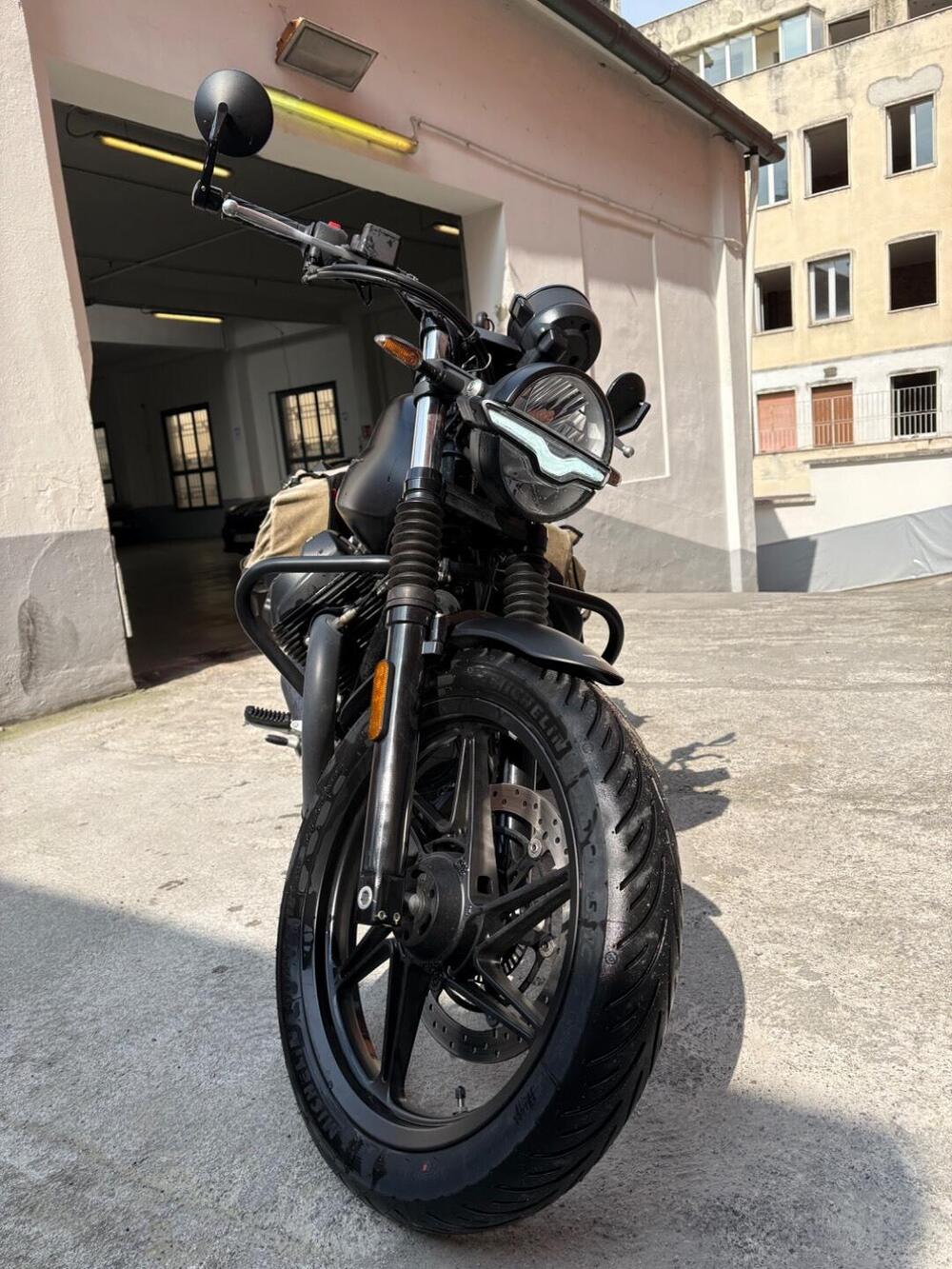 Moto Guzzi V7 Stone (2021 - 24) (4)