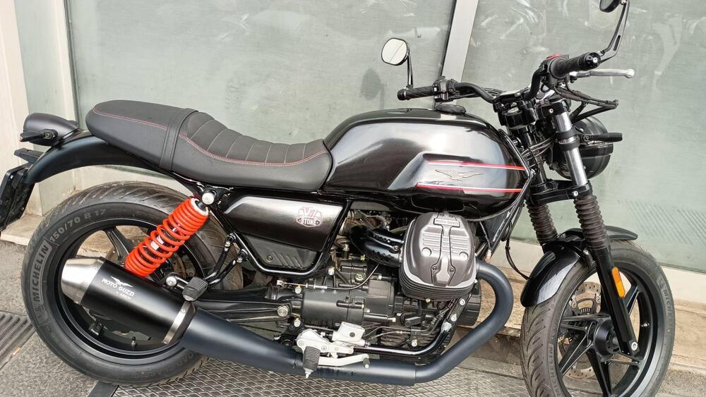 Moto Guzzi V7 Stone (2021 - 24) (3)