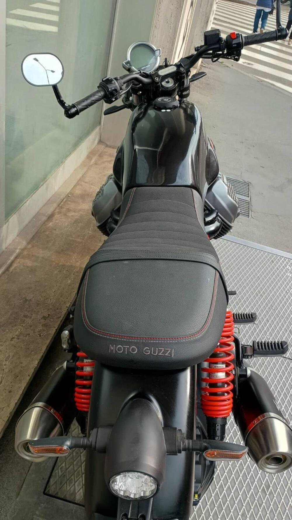 Moto Guzzi V7 Stone (2021 - 24) (5)