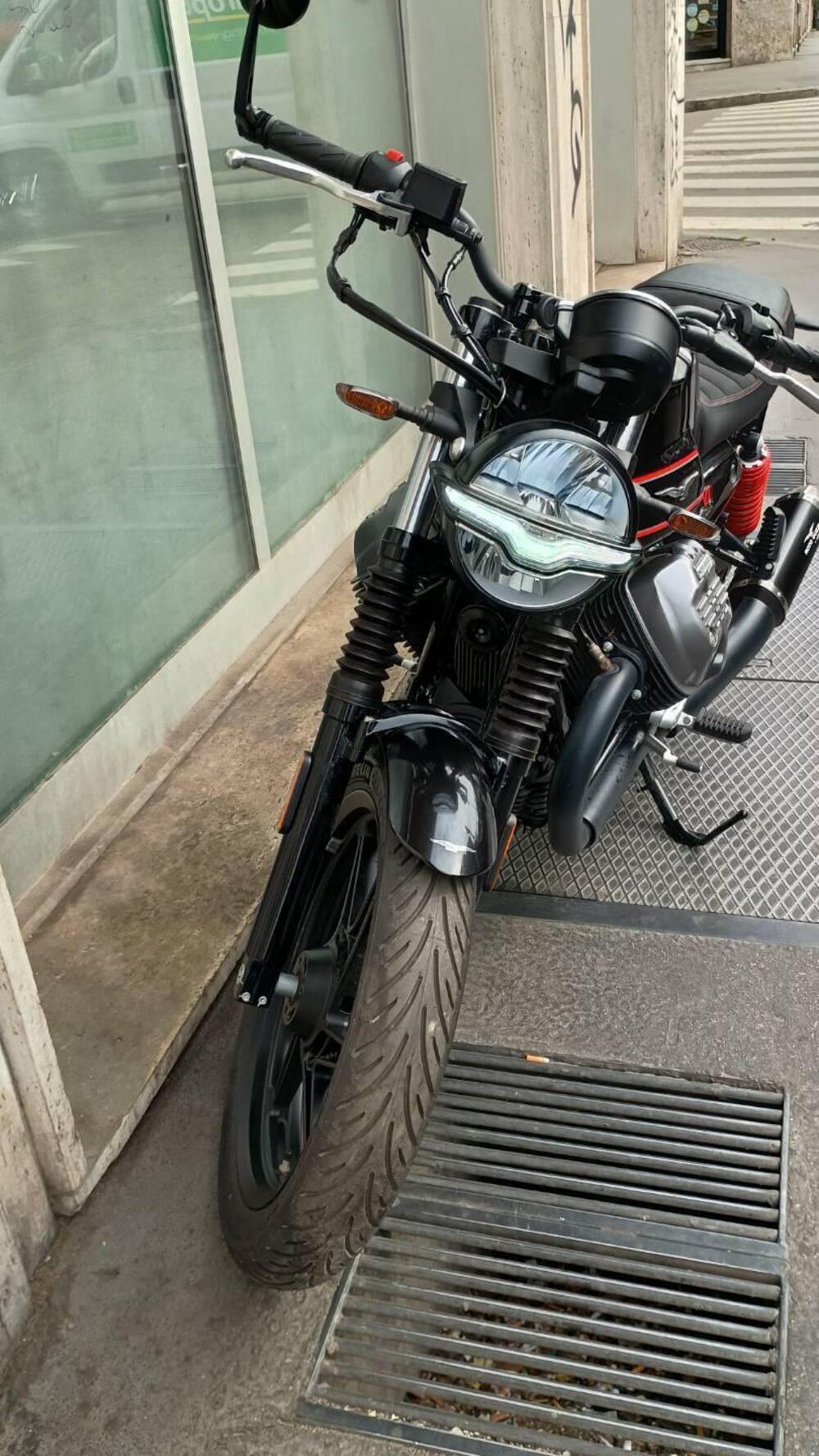 Moto Guzzi V7 Stone (2021 - 24) (6)