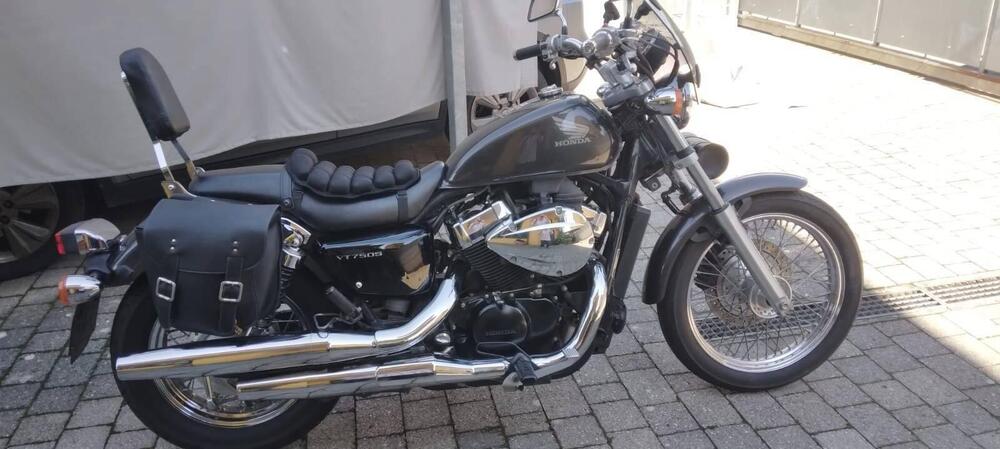 Honda VT 750S Shadow Black Spirit (2)