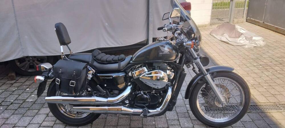 Honda VT 750S Shadow Black Spirit (5)