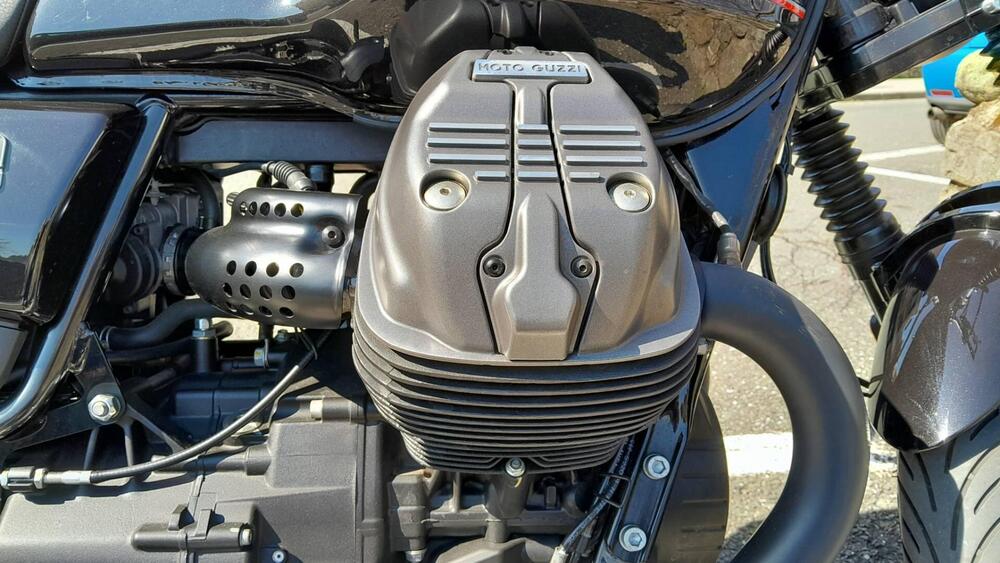 Moto Guzzi V7 Stone Special Edition (2022 - 25) (4)