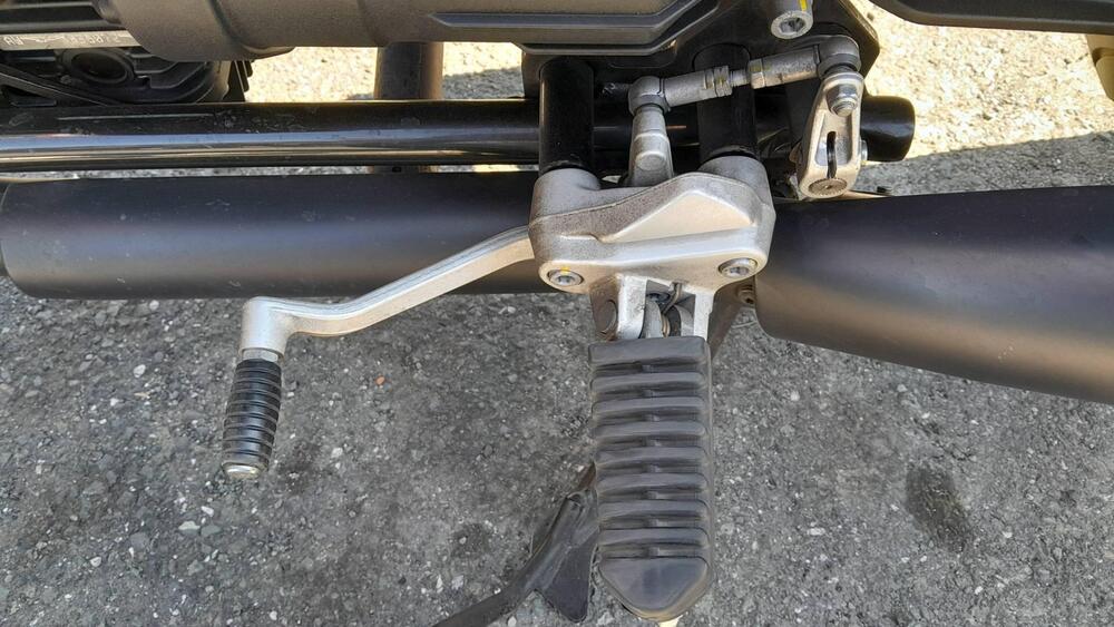 Moto Guzzi V7 Stone Special Edition (2022 - 25) (6)