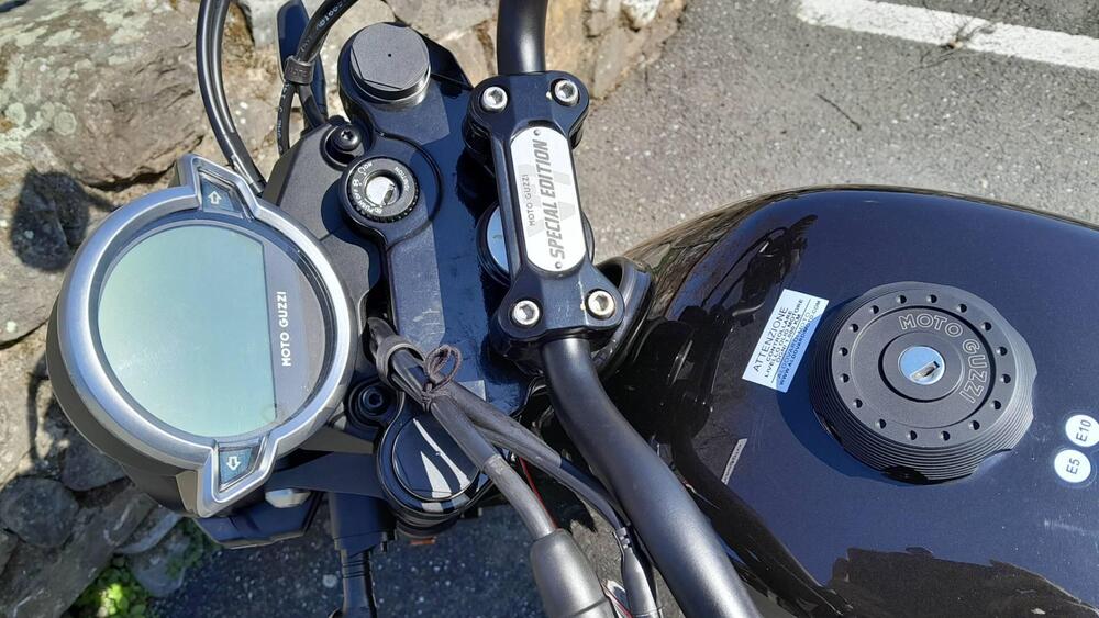 Moto Guzzi V7 Stone Special Edition (2022 - 25) (16)