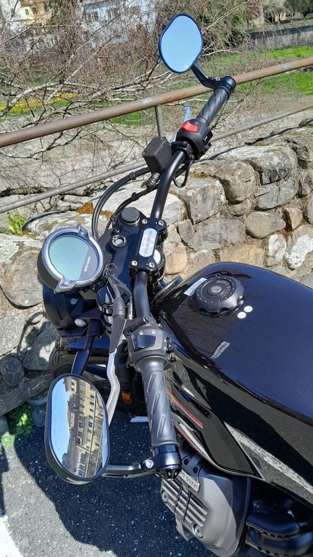 Moto Guzzi V7 Stone Special Edition (2022 - 25) (15)