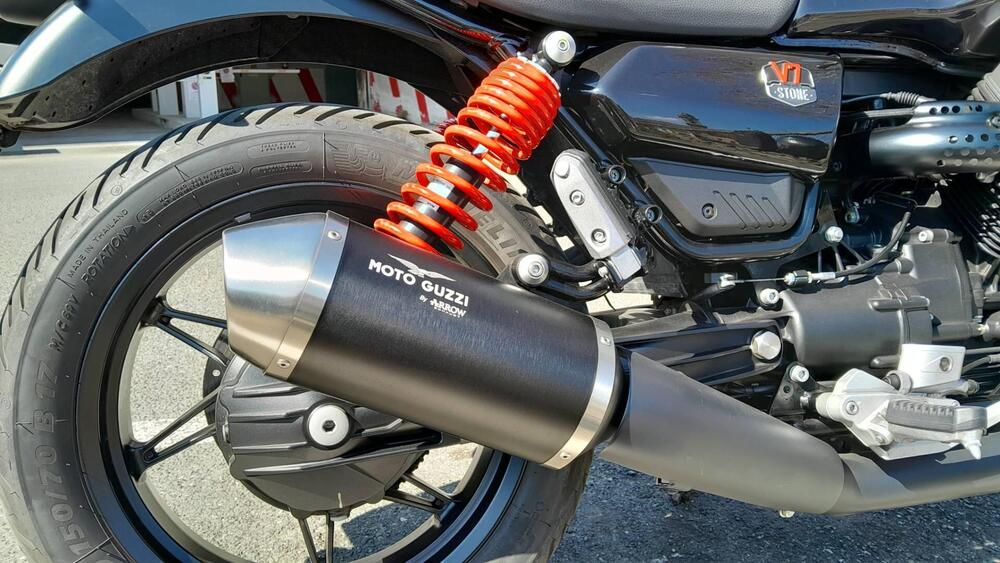 Moto Guzzi V7 Stone Special Edition (2022 - 25) (8)