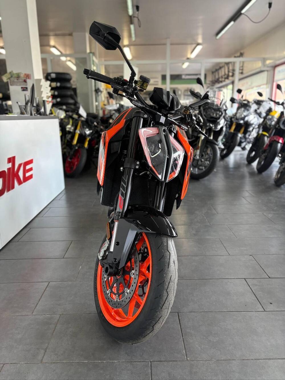 KTM 1290 Super Duke R (2019) (3)