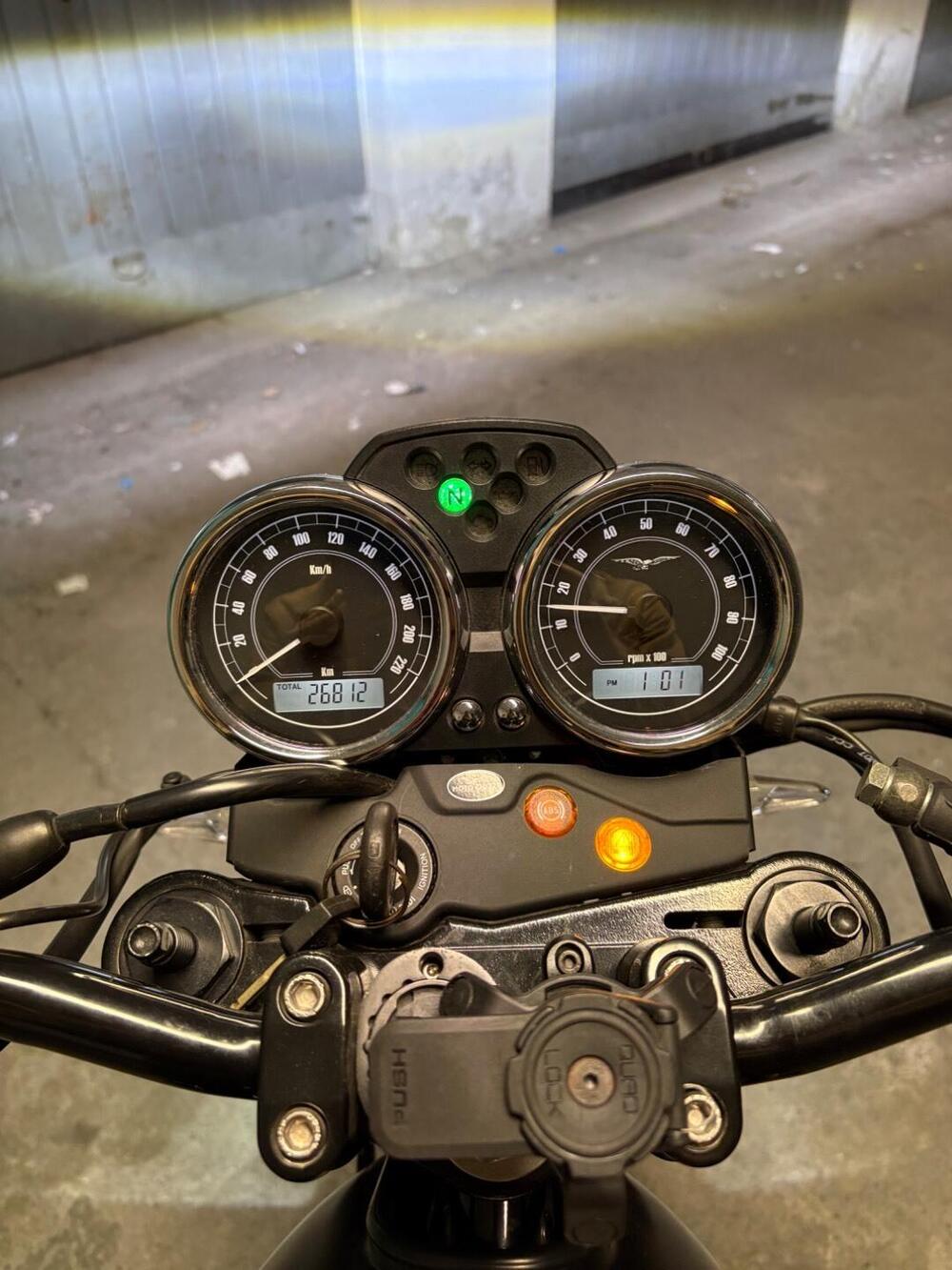 Moto Guzzi V7 II Stone (2015 - 17) (2)
