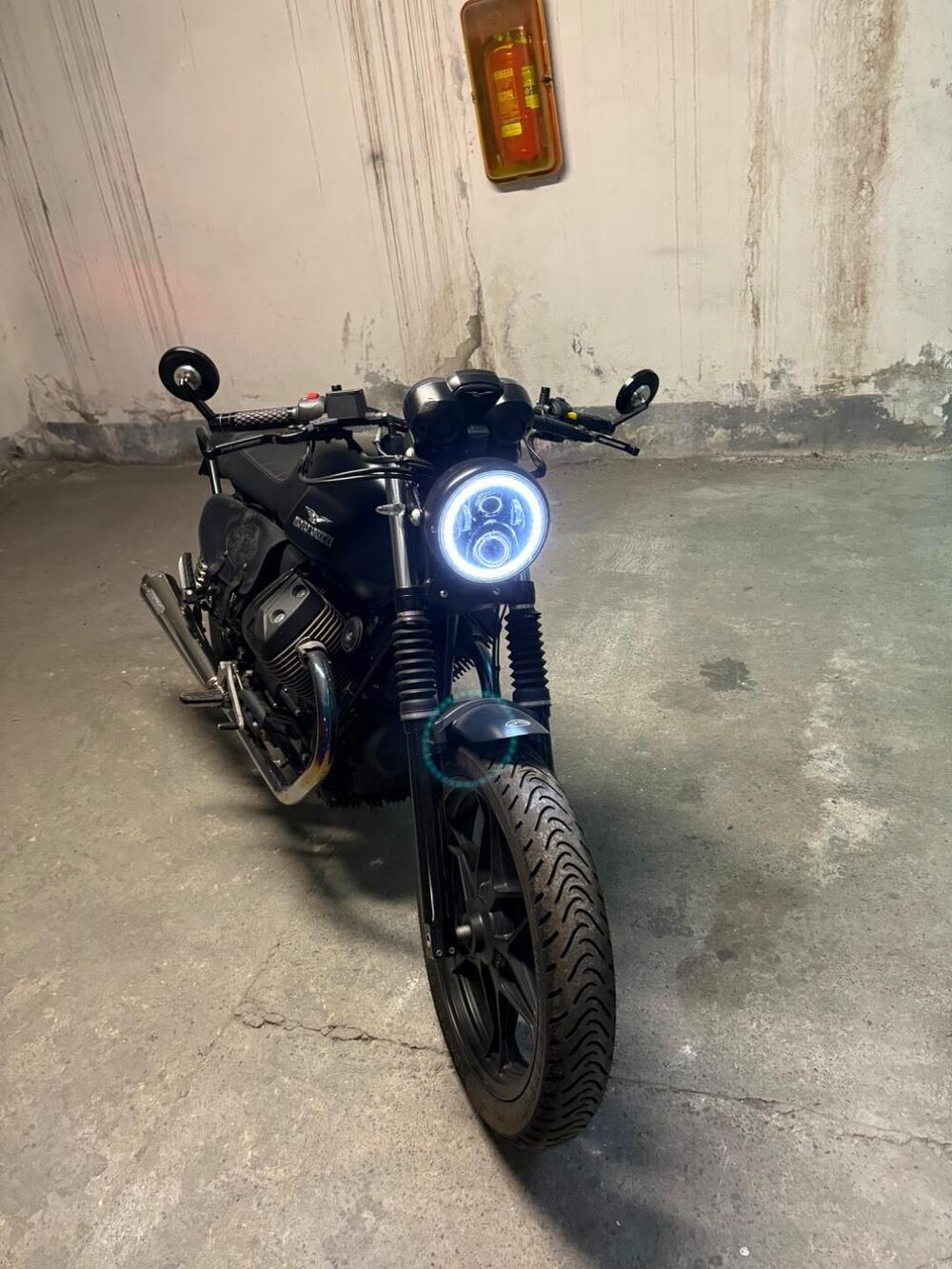 Moto Guzzi V7 II Stone (2015 - 17) (3)