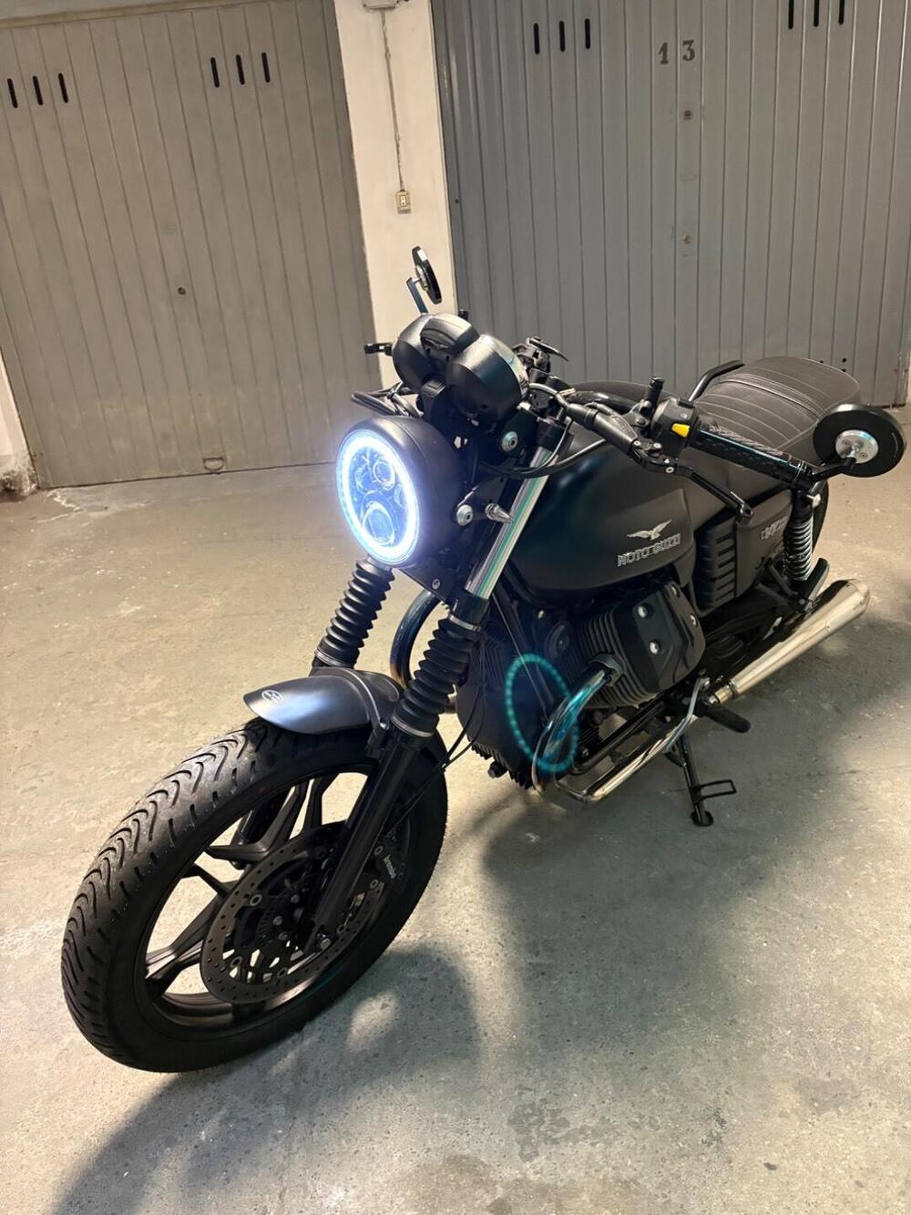 Moto Guzzi V7 II Stone (2015 - 17) (4)