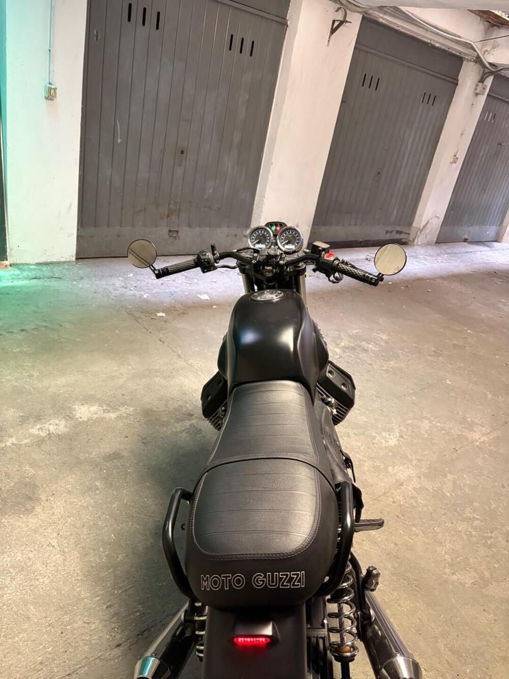 Moto Guzzi V7 II Stone (2015 - 17) (6)